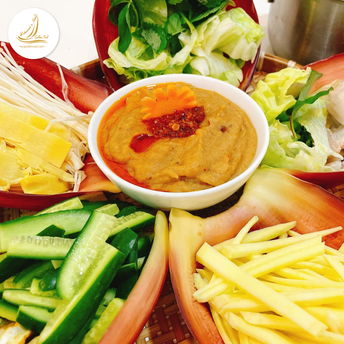 Lẩu thả Mũi Né đặc sản biển cả tại nhà hàng hải sản Cánh Buồm Vàng, Phan Thiết